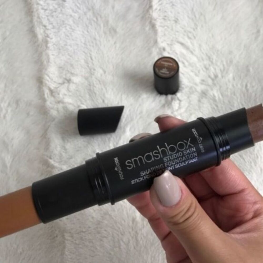 4.1 SMASHBOX STUDIO SKIN SHAPING FOUNDATION STICK